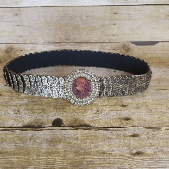 no brand Accessories - Metal Sequent Stretch Belt with Cameo